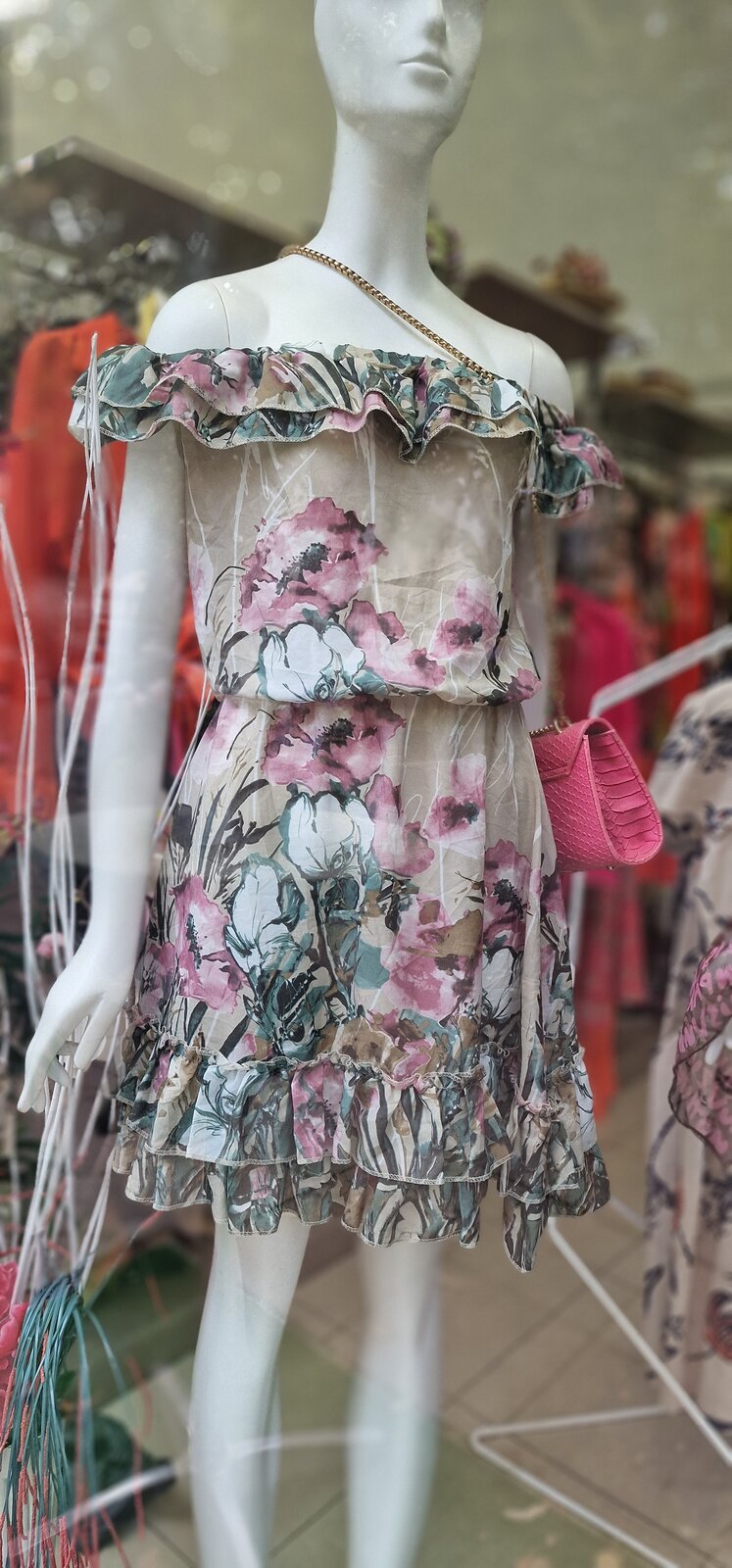 Рокля Flora Breeze с паднали рамена