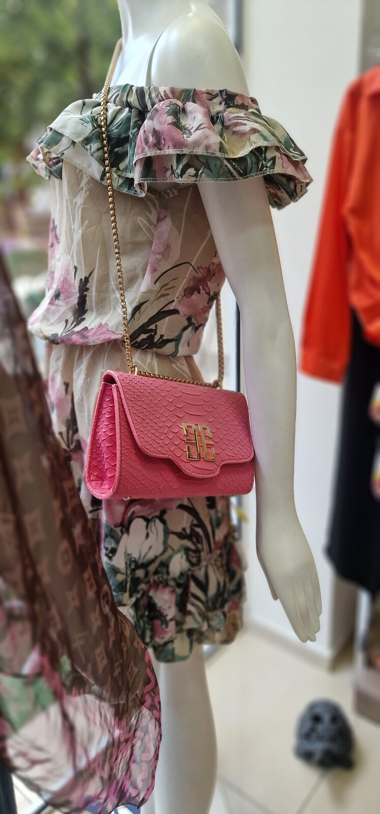 Рокля Flora Breeze с паднали рамена