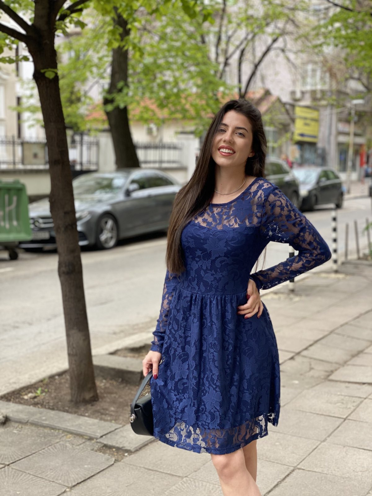 Синя рокля с дантелени ръкави и елегантно деколте Blue Grace