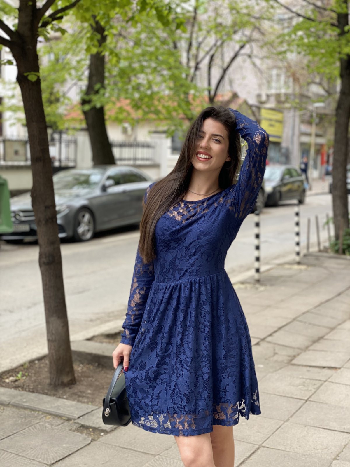 Синя рокля с дантелени ръкави и елегантно деколте Blue Grace