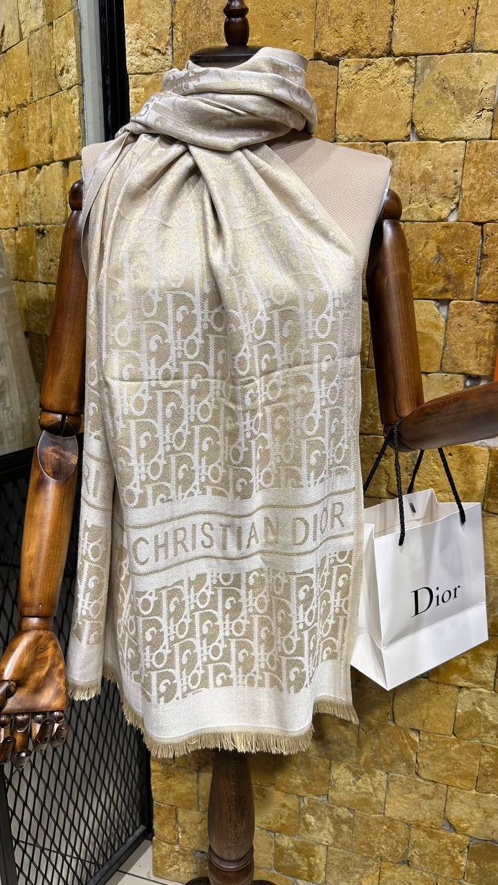 Луксозен шал Christian Dior