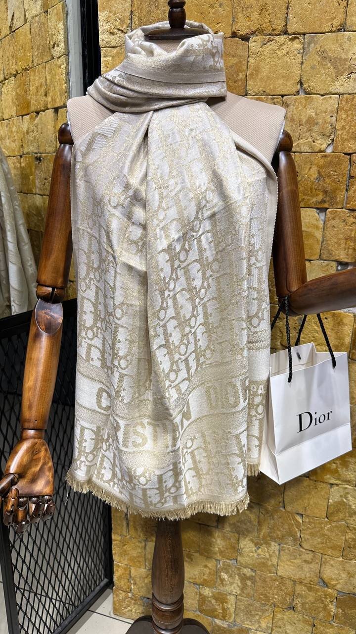 Луксозен шал Christian Dior