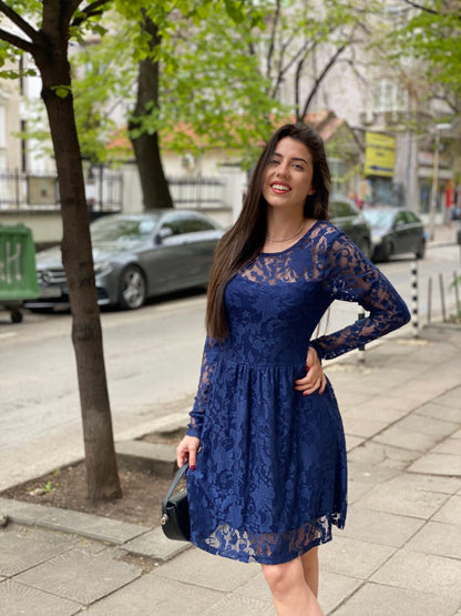 Синя рокля с дантелени ръкави и елегантно деколте Blue Grace