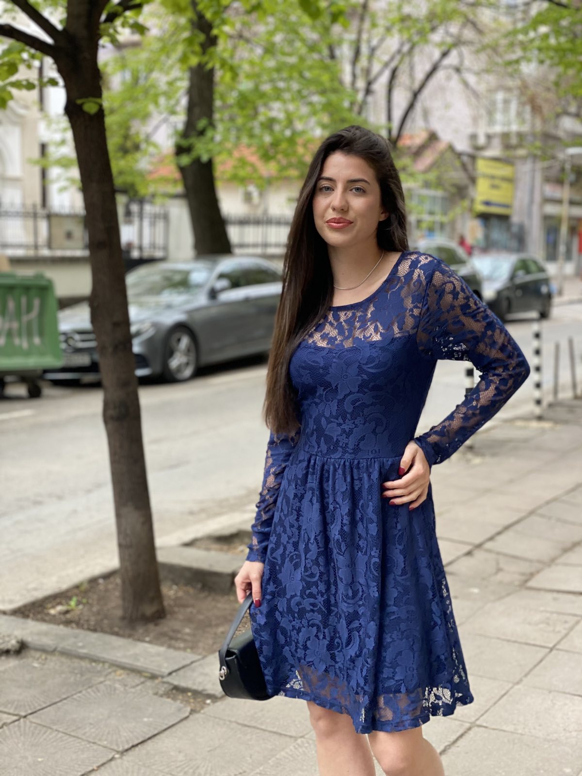 Синя рокля с дантелени ръкави и елегантно деколте Blue Grace