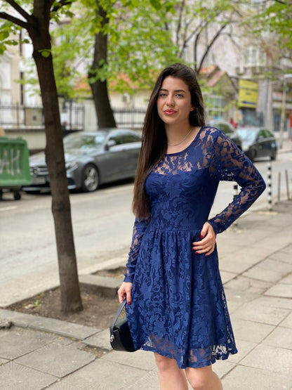 Синя рокля с дантелени ръкави и елегантно деколте Blue Grace
