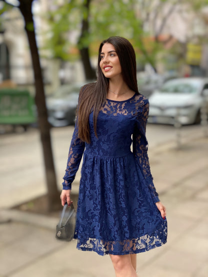 Синя рокля с дантелени ръкави и елегантно деколте Blue Grace