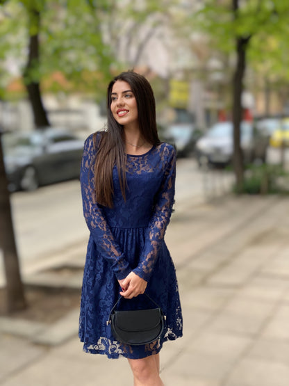 Синя рокля с дантелени ръкави и елегантно деколте Blue Grace