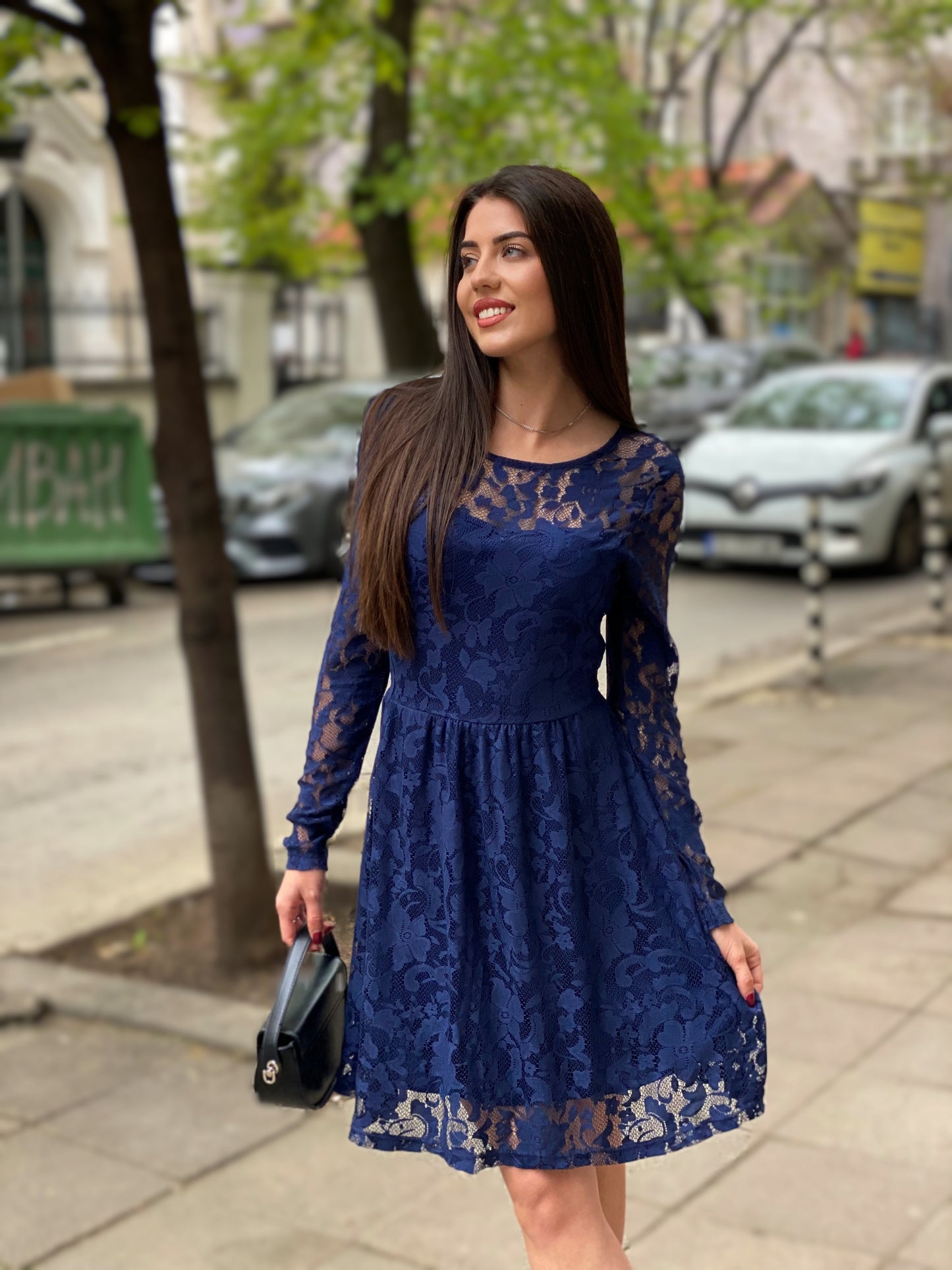 Синя рокля с дантелени ръкави и елегантно деколте Blue Grace